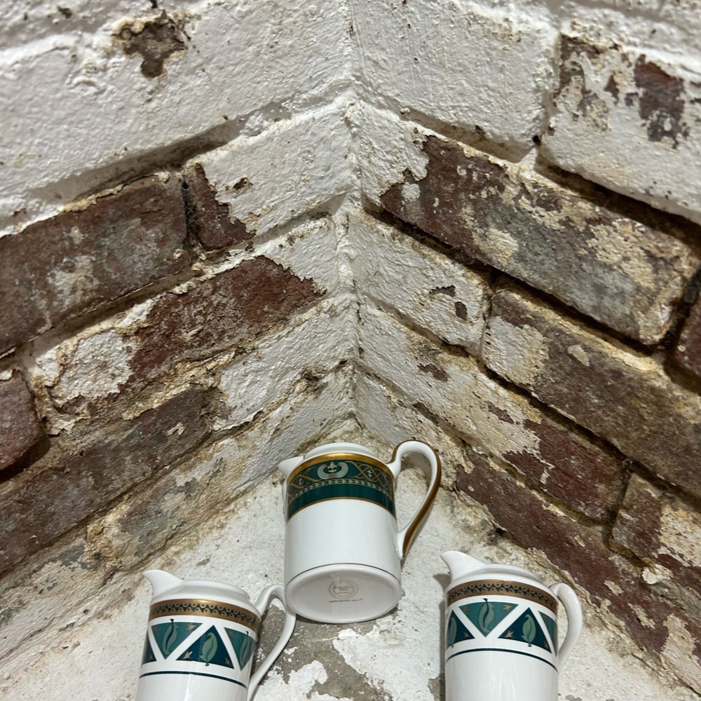 Vintage CHRISTIAN DIOR Creamer Set. 
3 Green and Gold Creamers perfect for milk - Picture 8 of 11